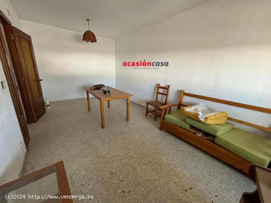 CASA TIPO DUPLEX EN LA ZONA DEL CAMPO DE FUTBOL - CORDOBA