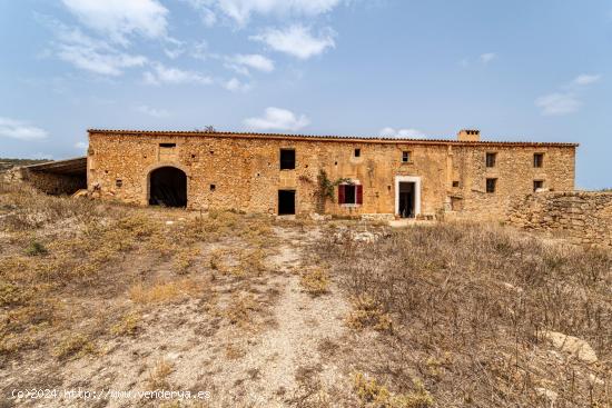 Casa Rústica del Siglo XVIII con 46 hectáreas de terreno, en la cima de una montaña en Manacor - 