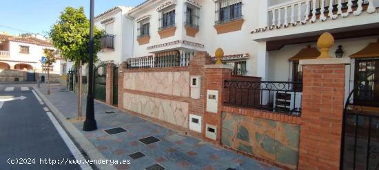 se vende casa en pleno centro de fuengirola - MALAGA