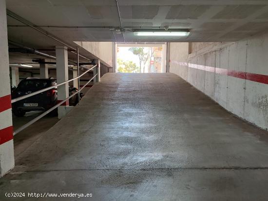 PARKING PARA COCHE GRANDE EN CIUDAD JARDIN - BALEARES