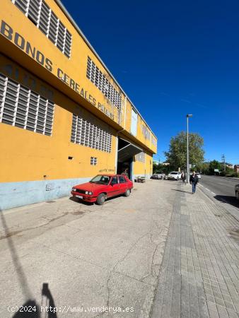 SE ALQUILA NAVE EN LA AV DE ASTURIAS (PONFERRADA) - LEON