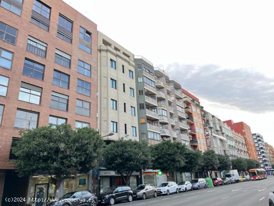 EXCELENTE VIVIENDA, AMPLIO, A POCA DISTANCIA DE LA CIUDAD DE LAS ARTES Y LAS CIENCIAS. - VALENCIA