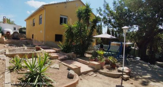  CHALET EN URBANIZACIÓN LES MALLAES - PEDRALBA - VALENCIA 