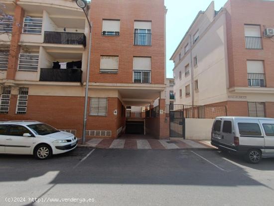 ¡REBAJADO! Plaza de aparcamiento en Roquetas de Mar. - ALMERIA