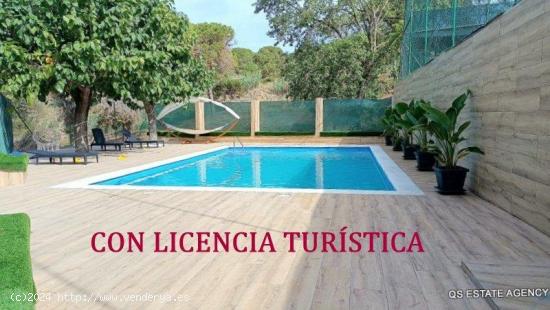  Dos casas con licencia turística, piscina y terreno amplio en Sant Daniel, Tordera - BARCELONA 