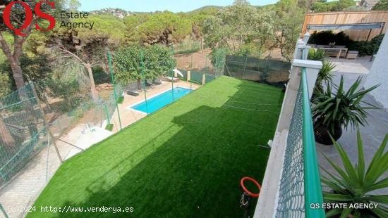 Dos casas con licencia turística, piscina y terreno amplio en Sant Daniel, Tordera - BARCELONA