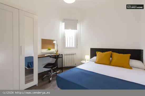 Se alquila habitación en apartamento de 6 dormitorios en Puente de Vallecas. - MADRID