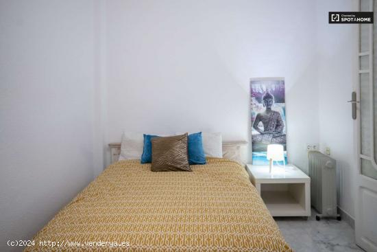 Habitaciones en apartamento de 5 dormitorios en Extramurs, Valencia - VALENCIA