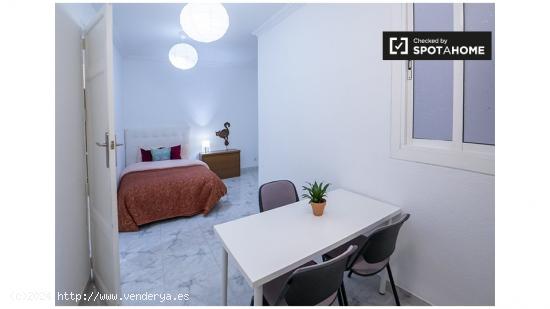 Habitaciones en apartamento de 5 dormitorios en Extramurs, Valencia - VALENCIA