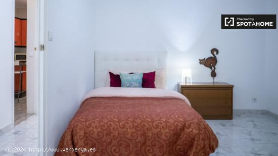 Habitaciones en apartamento de 5 dormitorios en Extramurs, Valencia - VALENCIA