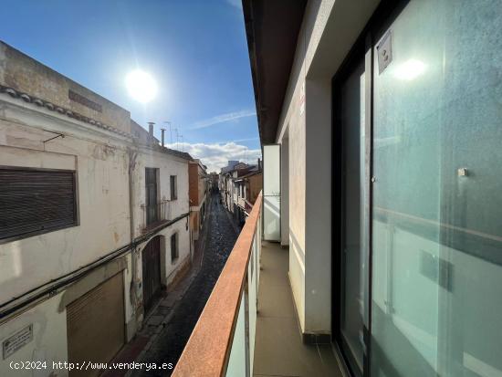 OPORTUNIDAD, VIVIENDA CON DOS PLAZAS DE GARAJE Y TRASTERO - VALENCIA