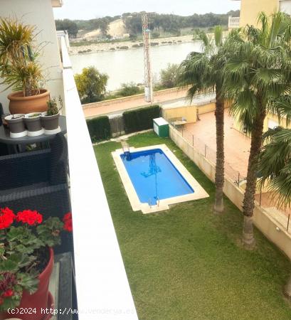 Apartamento con piscina comunitaria en el Puerto Deportivo en Guardamar, Costa Blanca - ALICANTE