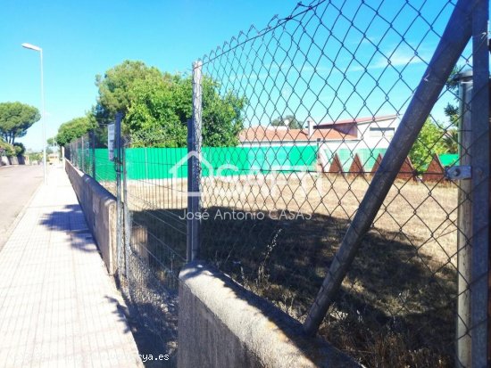 Parcela en la Urbanización Las Arenas de Malpartida de Cáceres, Con piscina construida con depurad