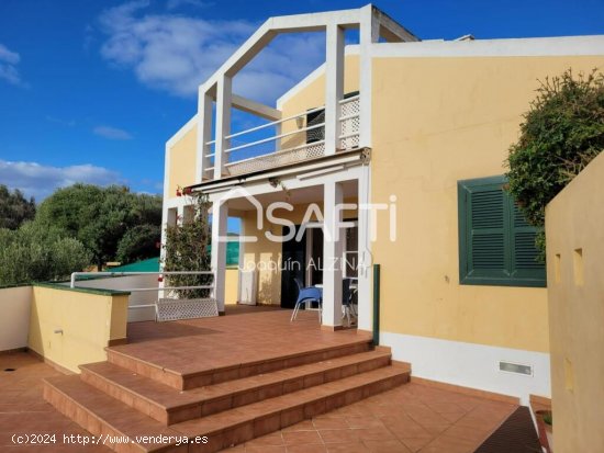 Casa unifamiliar con piscina y licencia turística.