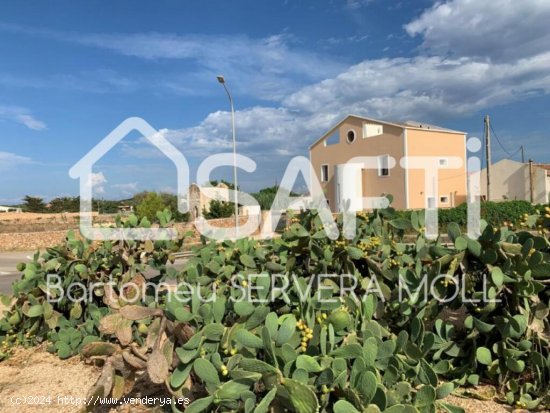 TERRENO DE CASI 8000 MTS2 CON CONSTRUCCIÓN REFORMADA MUY CERCA DE LA CIUDAD