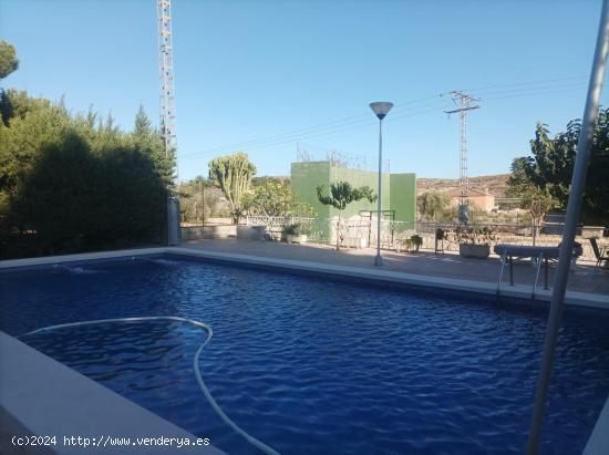 SE VENDE CHALET MUY CERCA DE LA CIUDAD DE ELCHE - ALICANTE