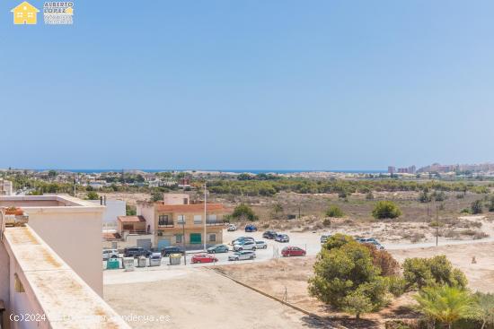 Magnifico ático en El Altet oriención medio día, con terraza de uso privado - ALICANTE