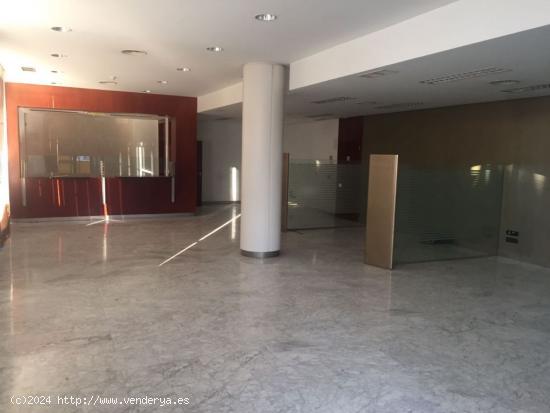 SE ALQUILA LOCAL COMERCIAL EN JUAN DE BORBON. - MURCIA