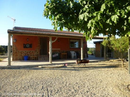 SE ALQUILA CASA PARA VERANO CON TERRENO Y PISCINA - MURCIA