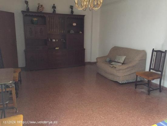 SE VENDE CASA EN LOS DOLORES CON PATIO Y TERRAZA - MURCIA