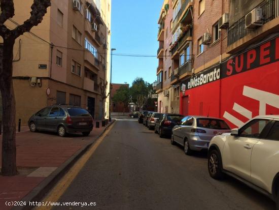 SE ALQUILA LOCAL COMERCIAL EN LA FLOTA, ANTES ERA UN SUPERMERCADO - MURCIA