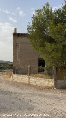 SE VENDE  TERRENO CON CASA EN RUINAS EN CAMPOS DEL RIO. - MURCIA