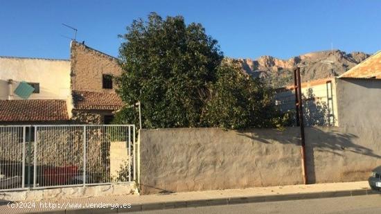 CASA CON SOLAR EN SISCAR - MURCIA