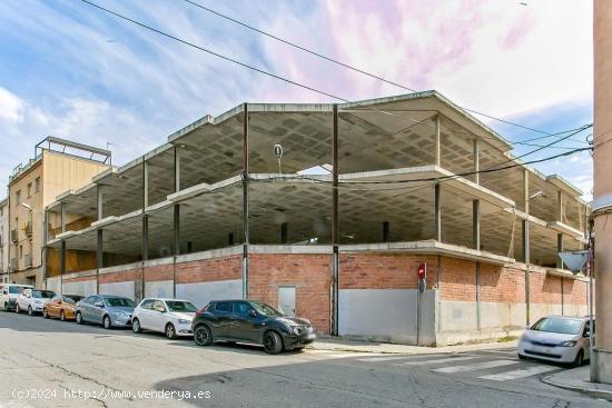 OBRA PARADA EN VENDA  A IGUALADA - PASSEIG VERDAGUER - BARCELONA