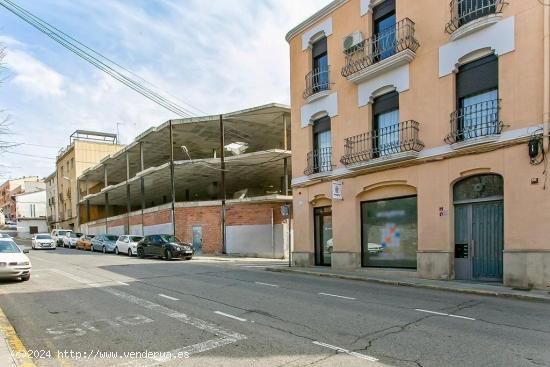 OBRA PARADA EN VENDA  A IGUALADA - PASSEIG VERDAGUER - BARCELONA