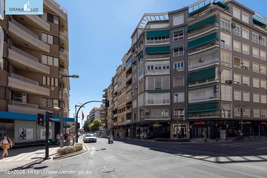  GRAN PISO EN RECOGIDAS REFORMADO CON SEIS DORMITORIOS - GRANADA 