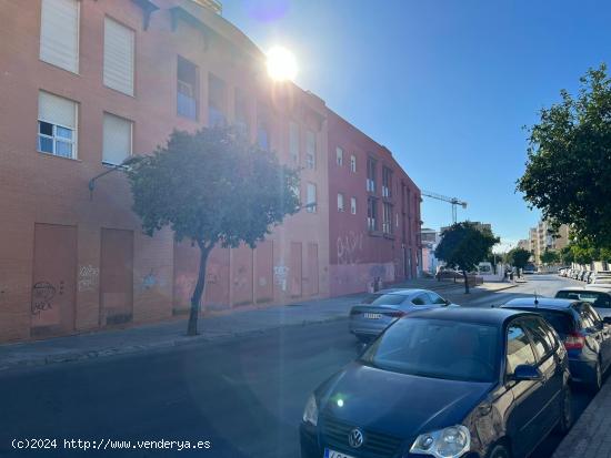 Local idóneo para supermercado, gimnasio y otras actividades comerciales con parkings - CADIZ