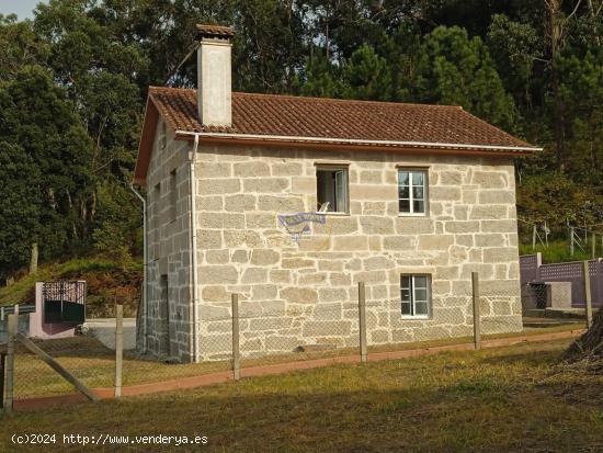 Casa rústica de piedra con terreno de 937 m² - PONTEVEDRA