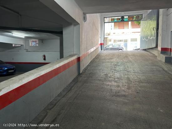  COCHERA PARA COCHE PEQUEÑO EN CALLE DON LOPE DE SOSA , AL LADO DE GRAN VIA PARQUE. - CORDOBA 