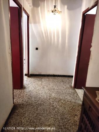 Piso de 3 dormitorios en zona centro de Lorca, muy cerca de Corredera. - MURCIA