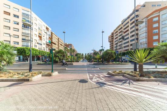 PLAZA DE GARAJE PARA COCHE Y MOTO EN LA AVENIDA FEDERICO GARCIA LORCA - ALMERIA