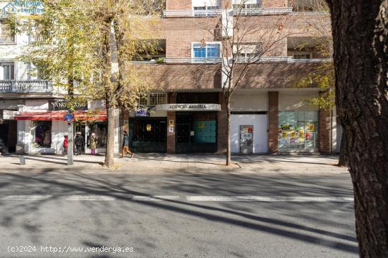 GRAN PLAZA DE GARAJE EN AVENIDA DE CONSTITUCIÓN - GRANADA