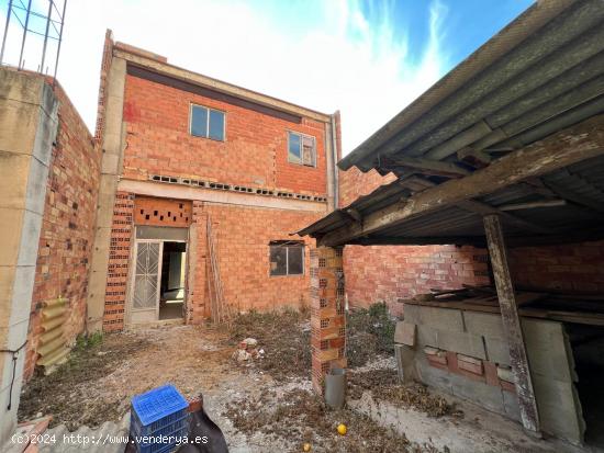 CASA EN OBRA  PARA FINALIZAR CONSTRUCCION CON GRANDES POSIBILIDADES . - VALENCIA