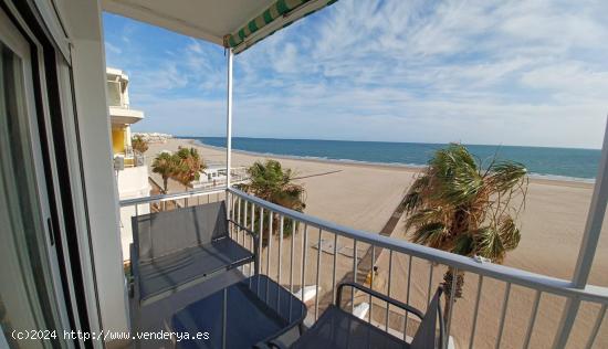 GRAN APARTAMENTO EN PRIMERA LINEA DE PLAYA EN ALQUILER VACACIONAL - CADIZ