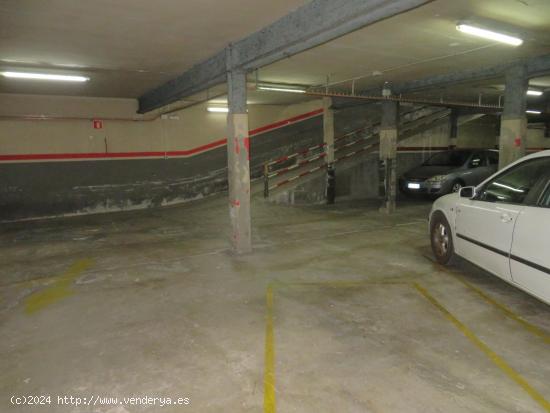 PLAZA DE PARKING EN LA CALLE TAMARIT PARA DOS MOTOS O COCHE PEQUEÑO - BARCELONA