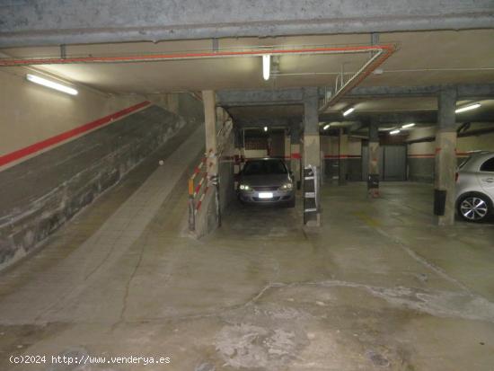 PLAZA DE PARKING EN LA CALLE TAMARIT PARA DOS MOTOS O COCHE PEQUEÑO - BARCELONA