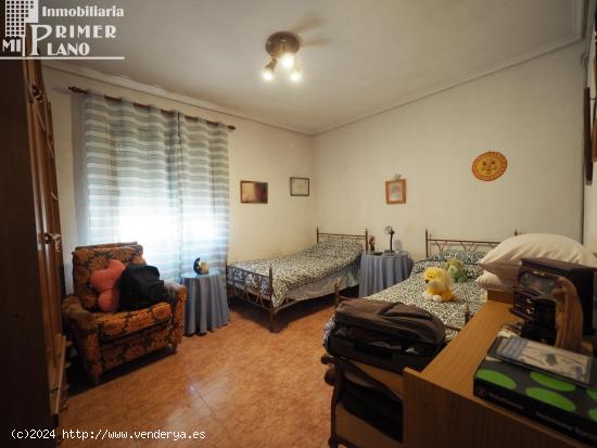 *¡Oportunidad en el Barrio Del Carmen! Casa de planta baja de 4 dorm, 2 baños, patio y garaje* - C