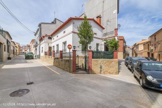 Casa en el centro de Santpedor con mucho potencial - BARCELONA