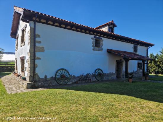 PRECIOSA CASA CON TERRENO Y POSIBILIDAD DE NEGOCIO - BURGOS