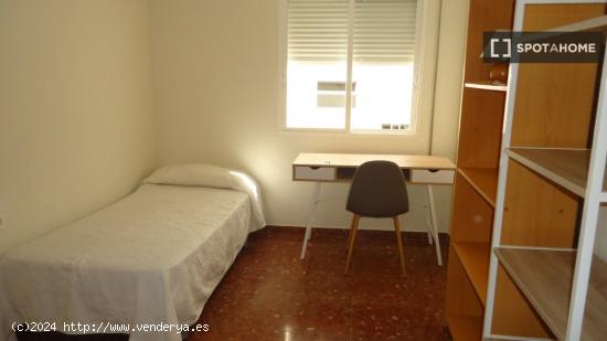 Habitación en piso compartido en Córdoba - CORDOBA