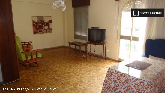 Habitación en piso compartido en Córdoba - CORDOBA