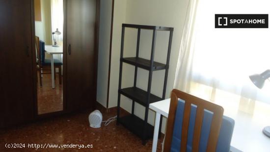 Habitación en piso compartido en Córdoba - CORDOBA