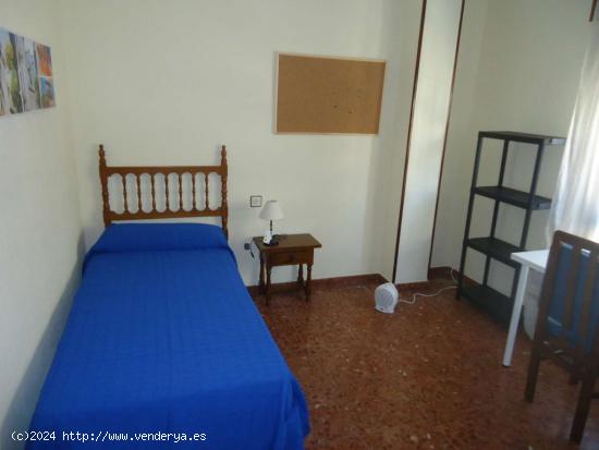  Habitación en piso compartido en Córdoba - CORDOBA 