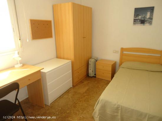 Habitación en piso compartido en Córdoba - CORDOBA