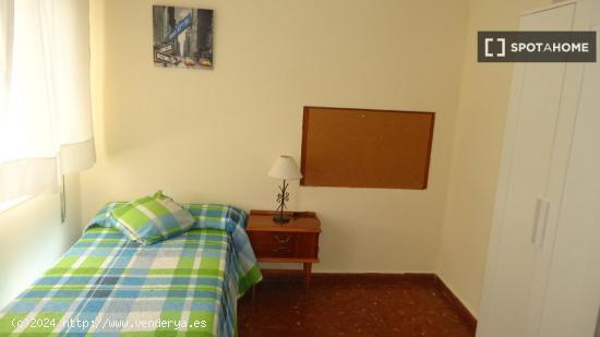 Habitación en piso compartido en Córdoba - CORDOBA