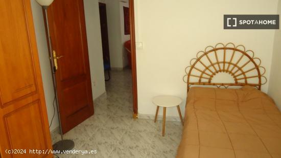 Habitación en piso compartido en Córdoba - CORDOBA